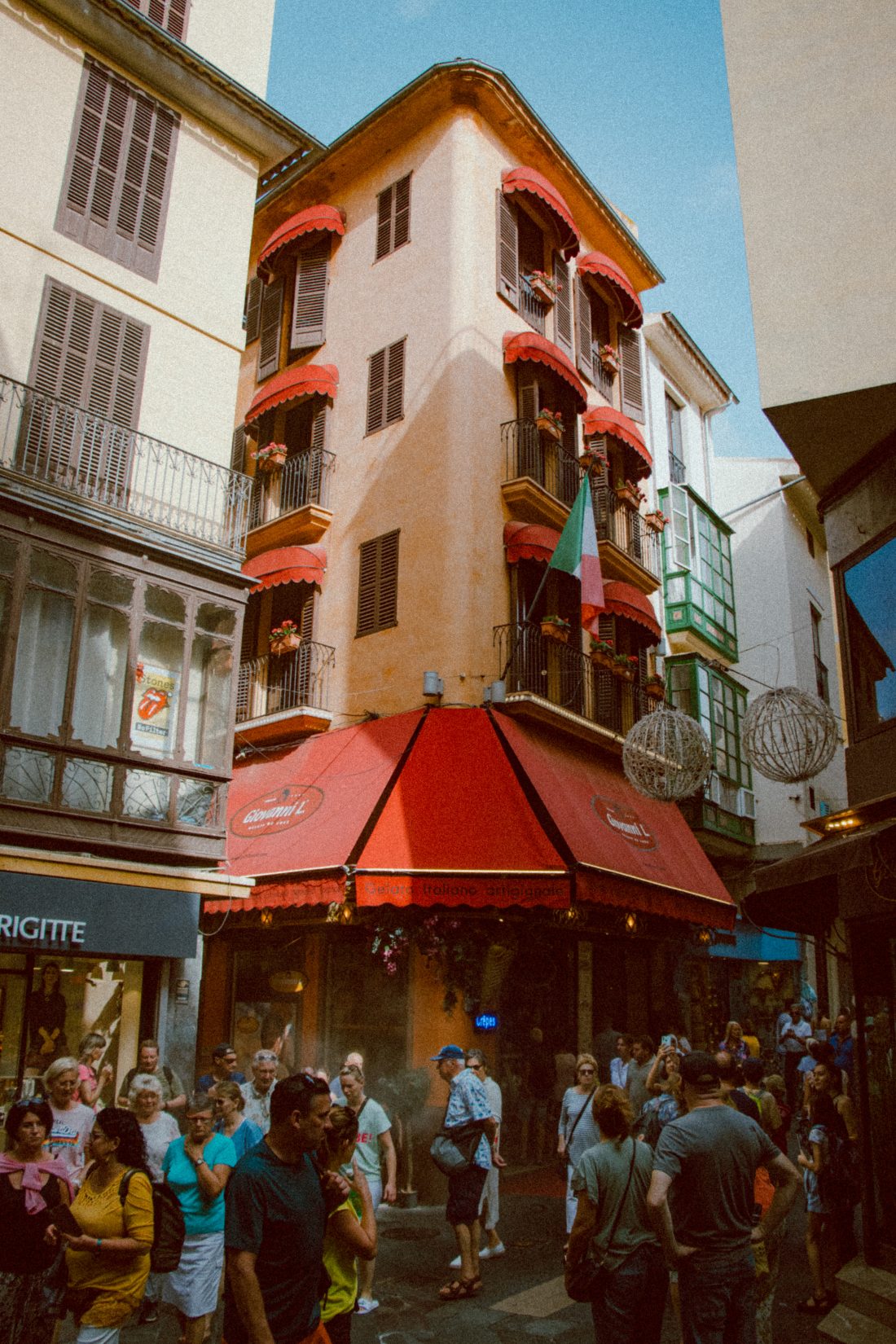 Photographie de rue avec bâtiments
