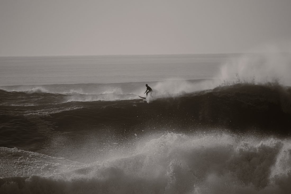 Surfer Hossegor - Seignosse crédit photo Julie Pinel
